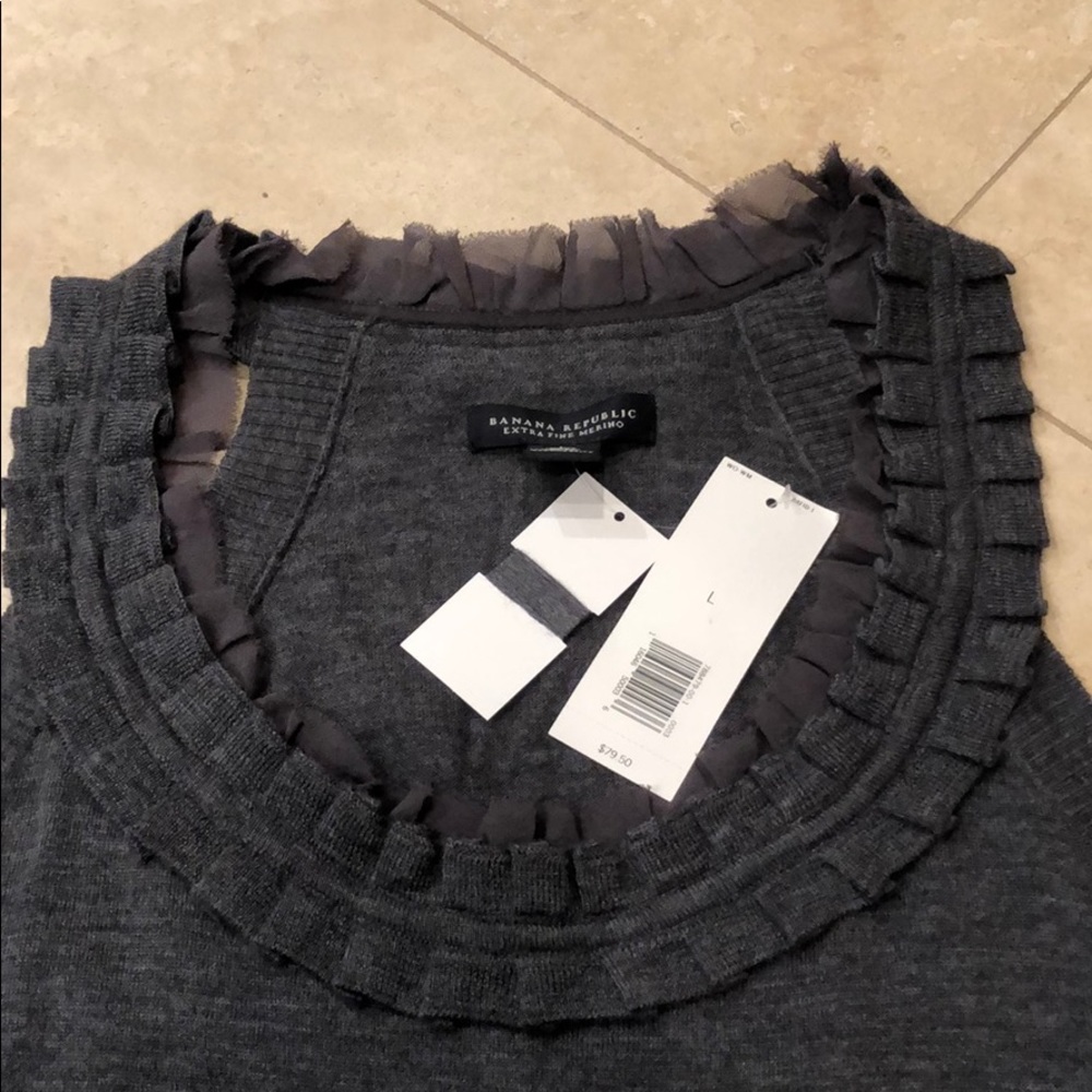 Beautiful NWT Banana Republic sweater shell